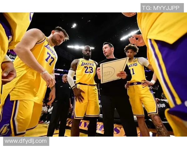 湖人对阵雷霆精彩对决中文解说全程回放与分析